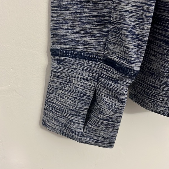 Women’s NHL Buffalo Sabres Zip Hoodie with thumb holes - Picture 4 of 7